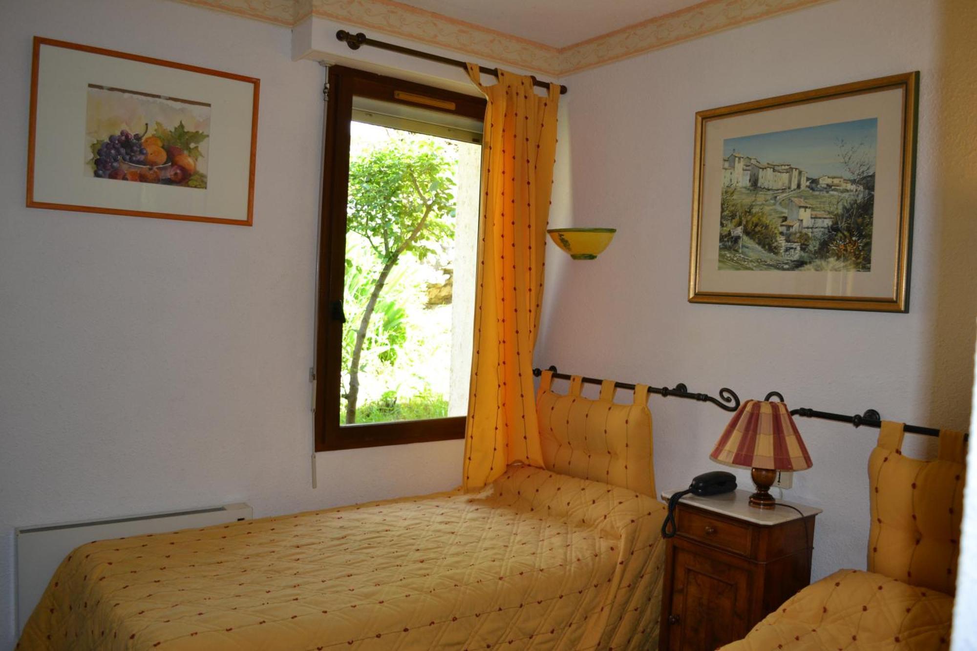 Logis Hotel Le Vieil Amandier Trigance Luaran gambar