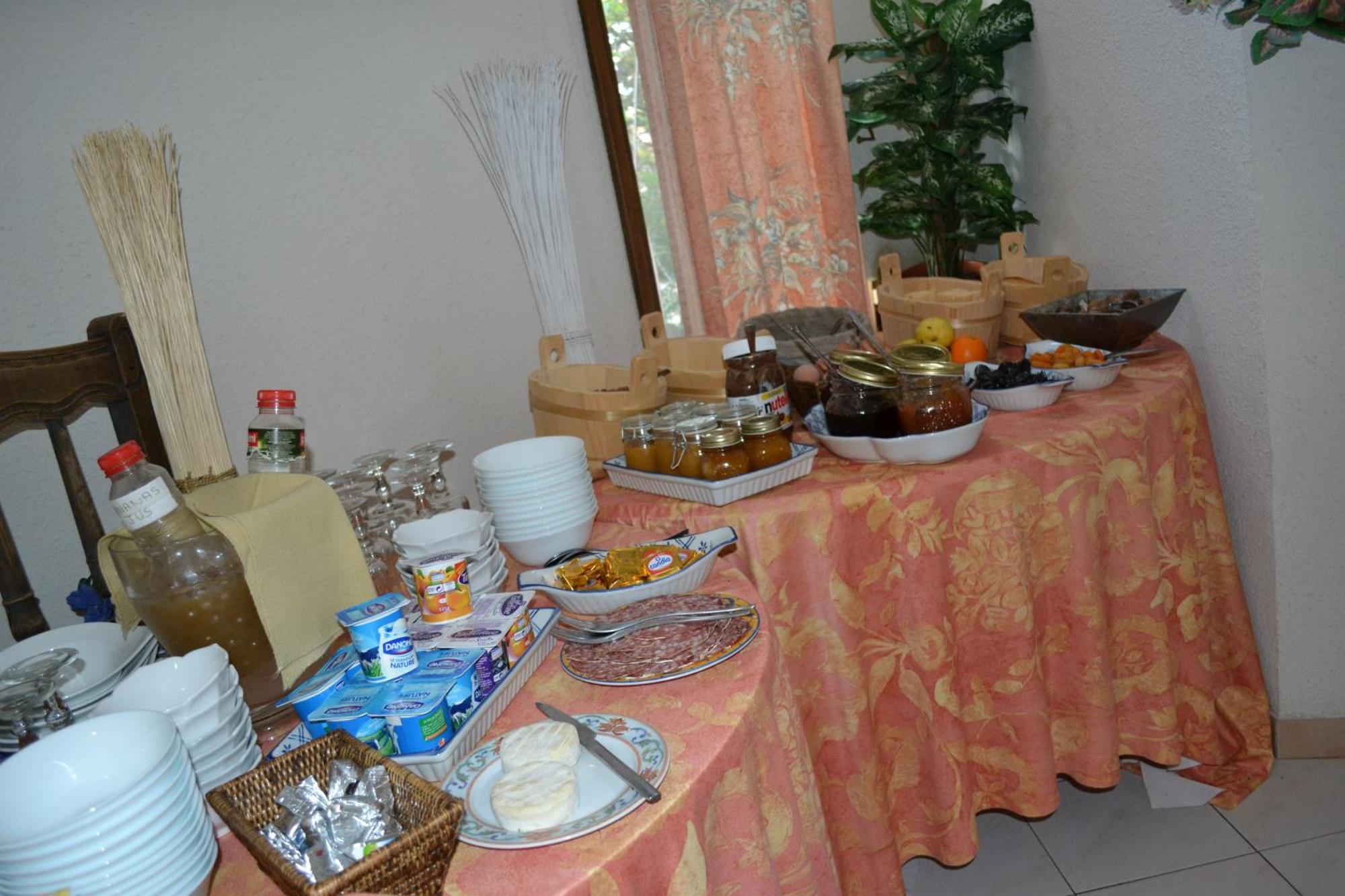 Logis Hotel Le Vieil Amandier Trigance Luaran gambar